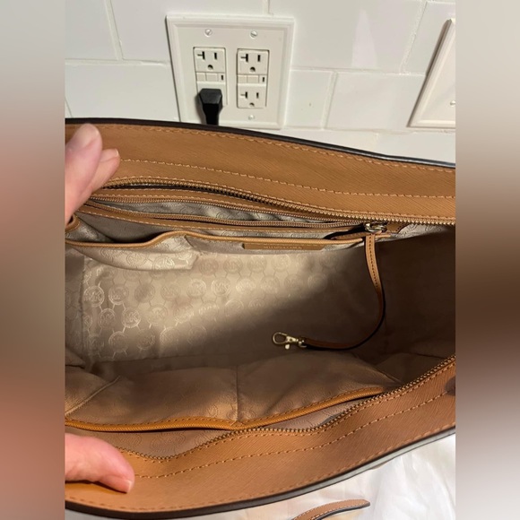 Michael Kors Selma Satchel - Picture 4 of 4